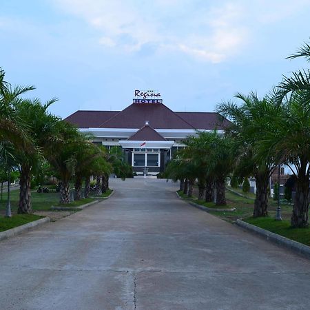 Regina Hotel Pemalang Exterior photo