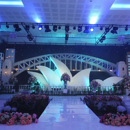 Regina Hotel Pemalang Exterior photo