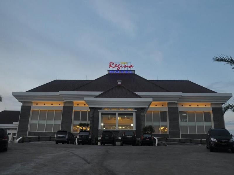 Regina Hotel Pemalang Exterior photo