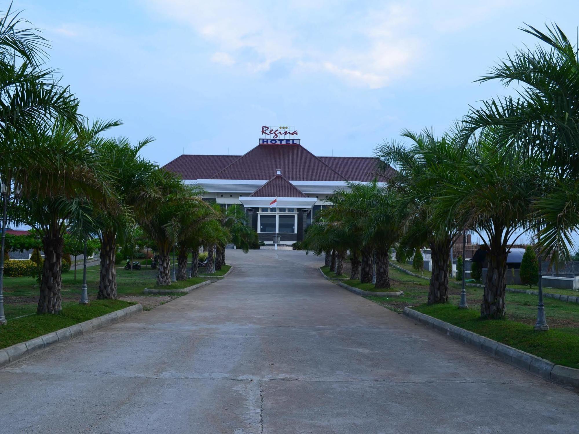 Regina Hotel Pemalang Exterior photo