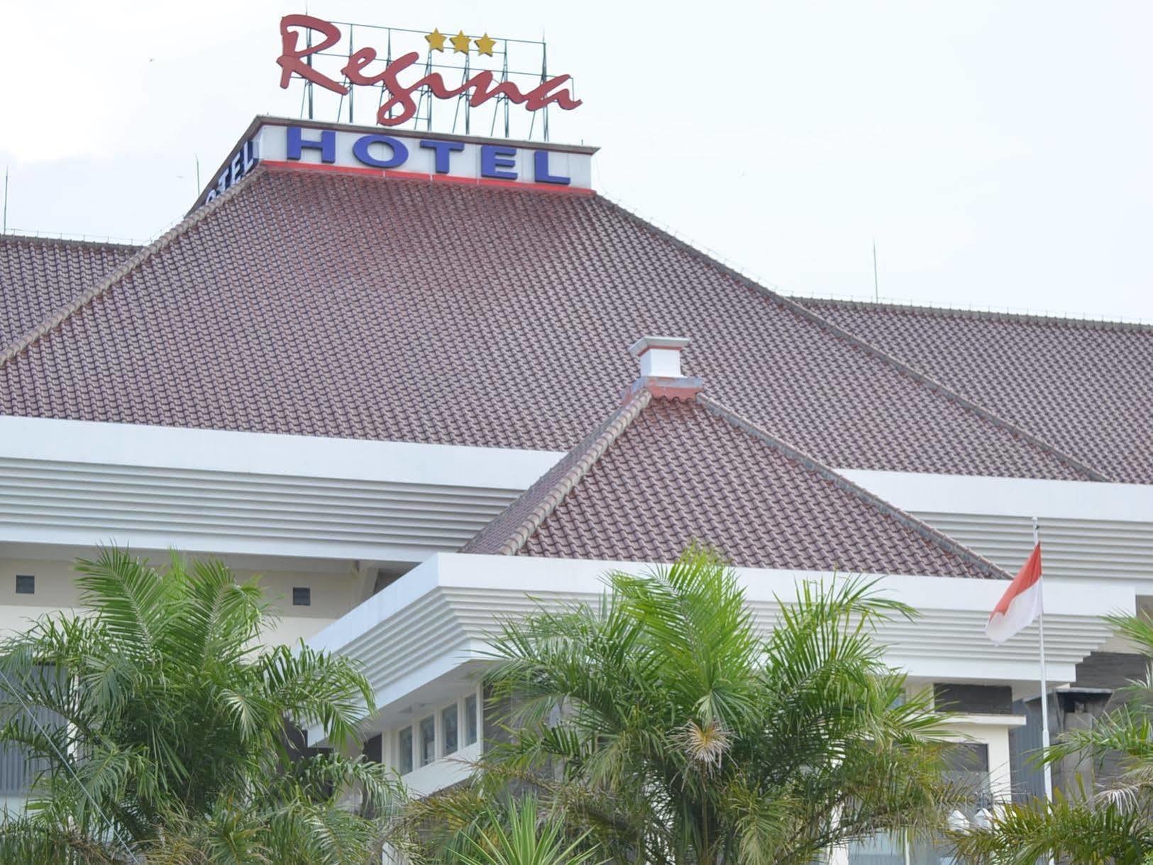 Regina Hotel Pemalang Exterior photo
