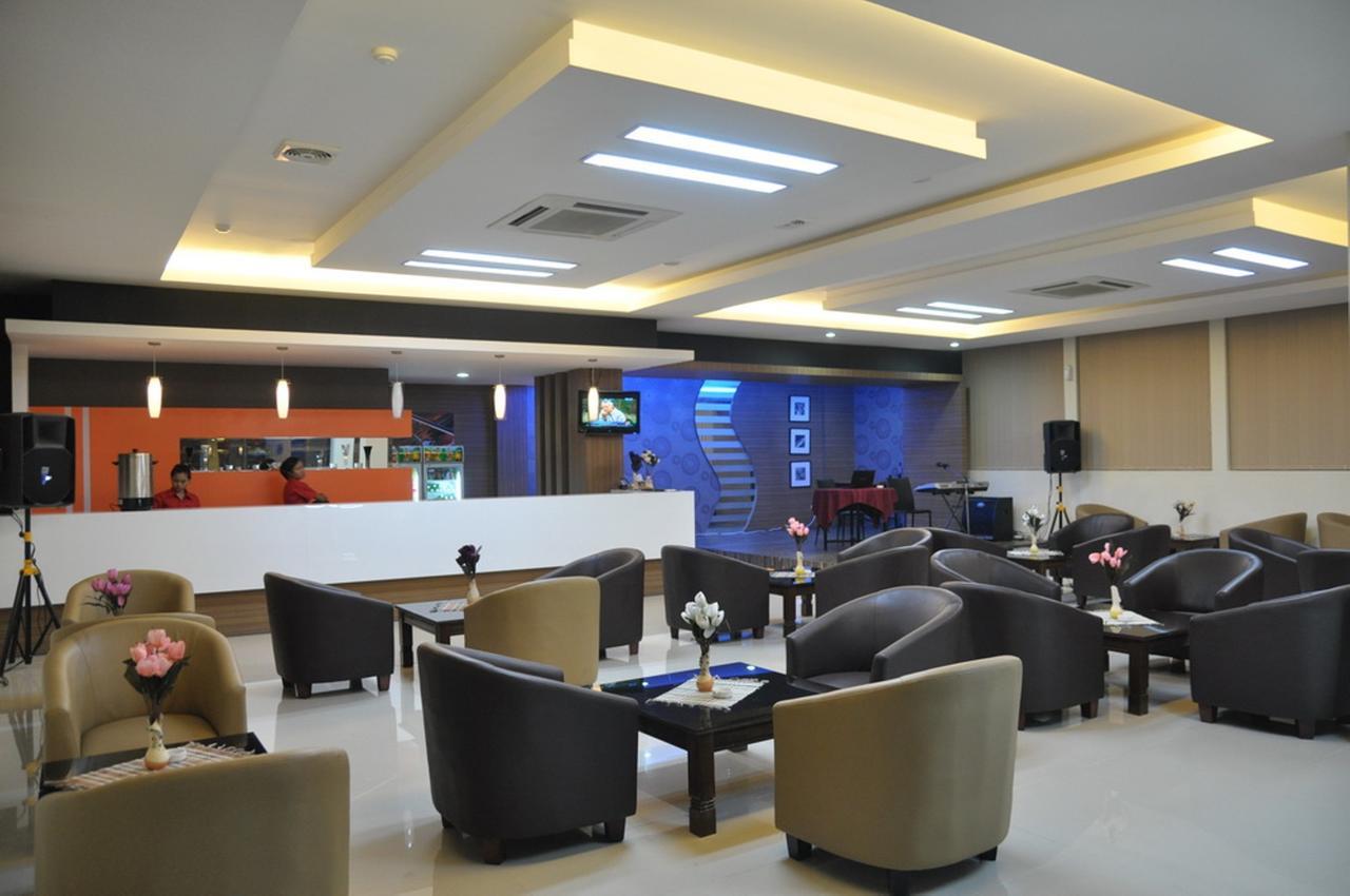 Regina Hotel Pemalang Exterior photo
