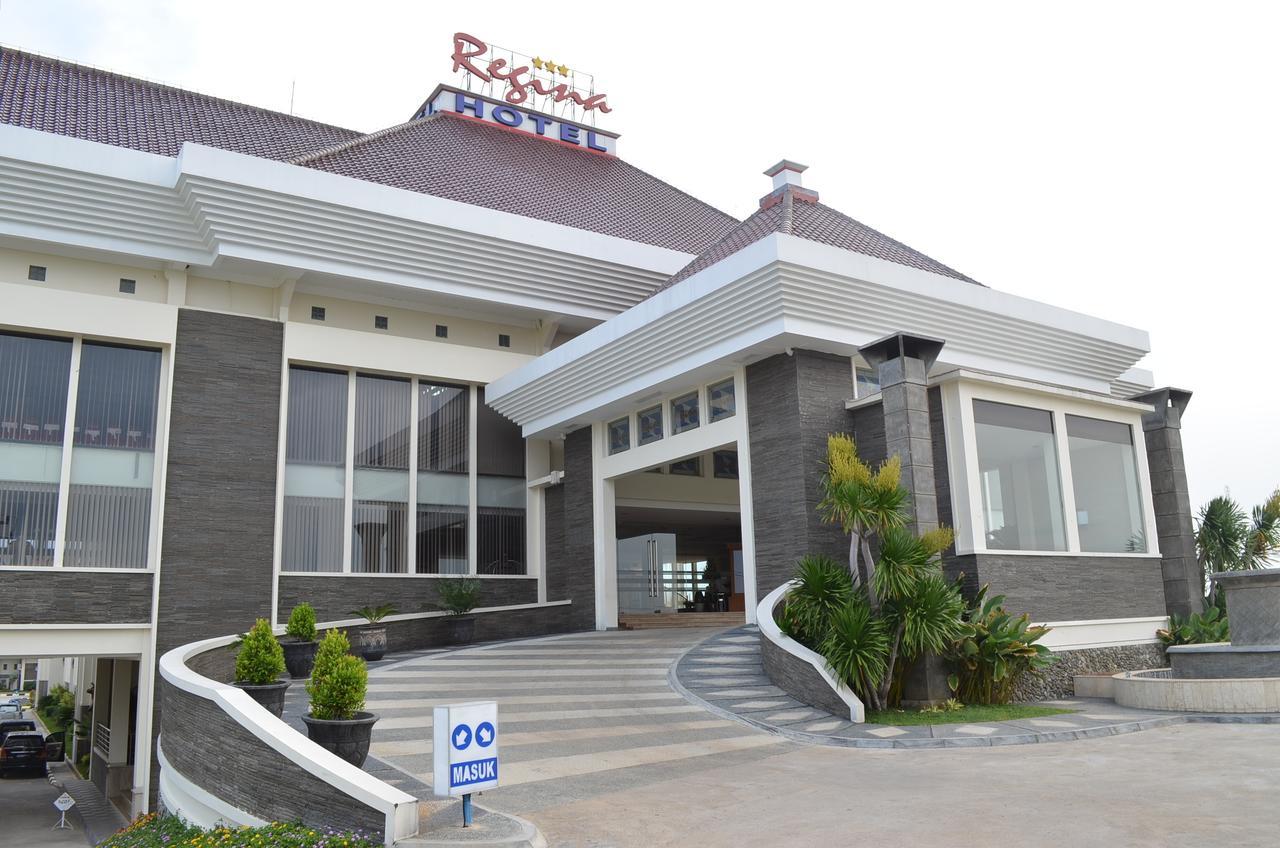 Regina Hotel Pemalang Exterior photo